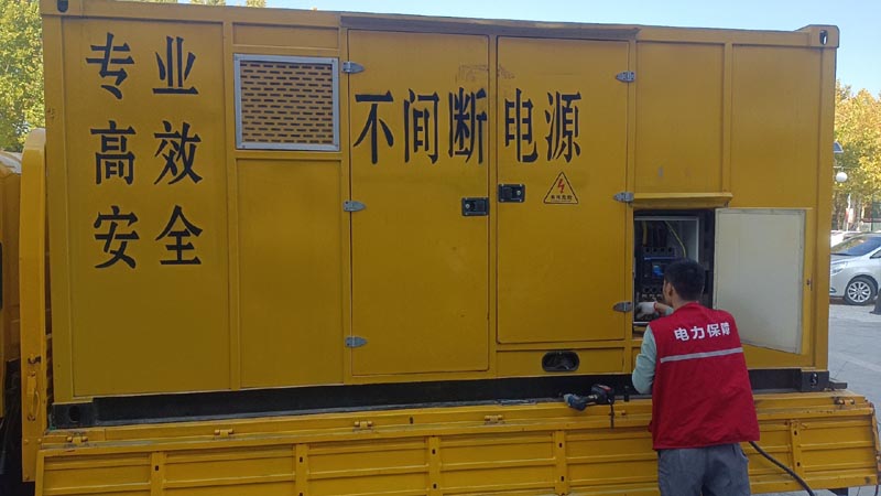 中宁柴油发电机组和UPS电源配合使用时，如何避免切换过程中的电力中断？